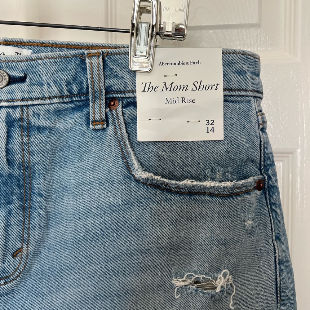 Abercrombie & Fitch Mom Light Blue Jean Shorts, size 14, new - Picture 2 of 6